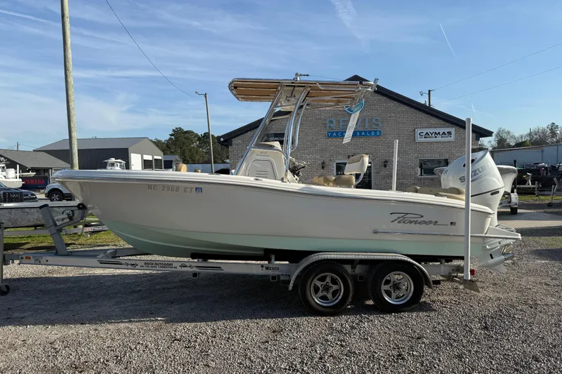 The Image of Pioneer 202 Islander 2021 - undefined