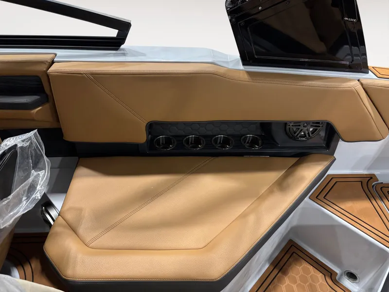 Slide: The Image of Cobalt R4 Surf 2026 - 15