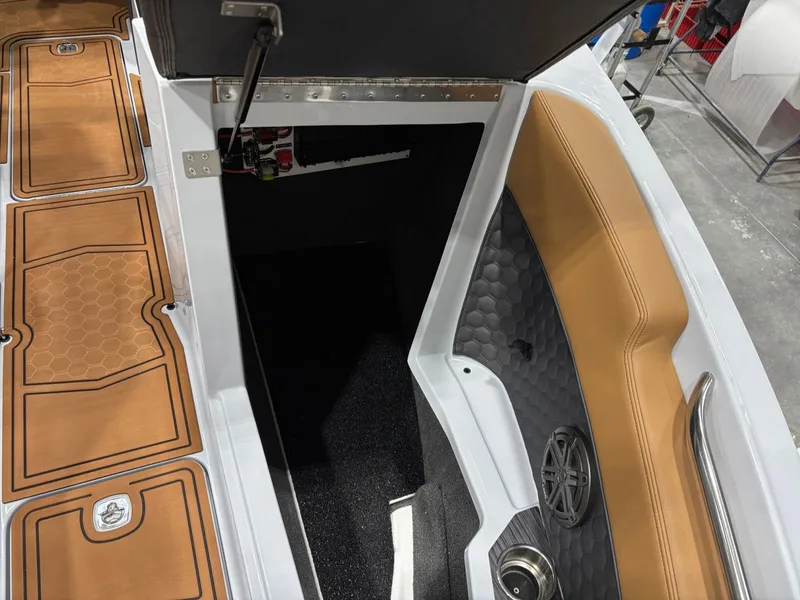 Slide: The Image of Cobalt R4 Surf 2026 - 18