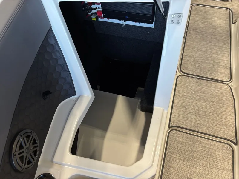 Slide: The Image of Cobalt R6 Surf 2026 - 16