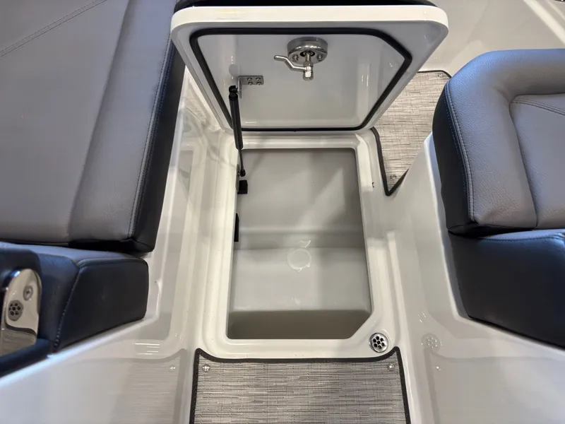 Slide: The Image of Colbalt R6 Surf 2026 - 18