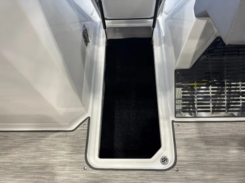 Slide: The Image of Colbalt R6 Surf 2026 - 19