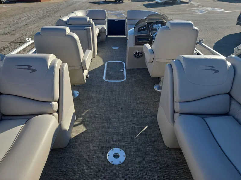 Slide: The Image of Interior of a 2015 Bennington 2250 GSR pontoon boat with gray seating. - 16