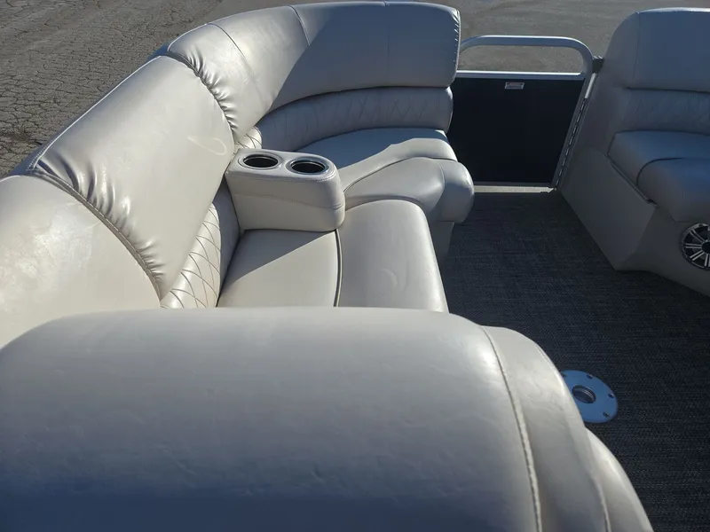 Slide: The Image of Interior of a 2015 Bennington 2250 GSR pontoon boat with beige leather seating. - 20