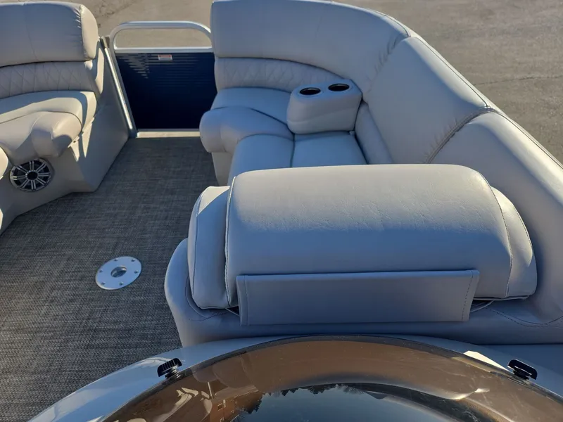 Slide: The Image of Interior of a 2015 Bennington 2250 GSR pontoon boat with beige seating. - 21