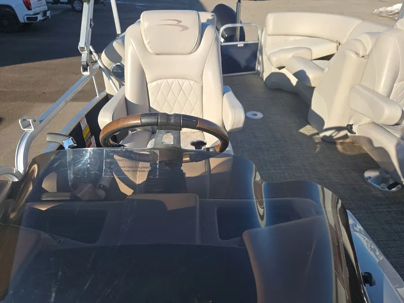 Slide: The Image of Bennington 2250GSR EXP TRI 2015 - 13