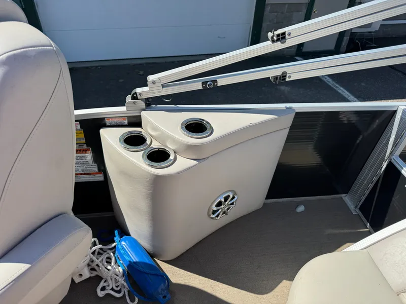 Slide: The Image of Interior of a 2013 Bennington 2550RCB ESP TRI boat with cup holders. - 15