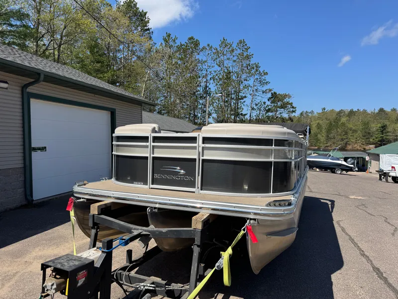 Slide: The Image of 2013 Bennington 2550RCB ESP TRI pontoon boat on trailer. - 4