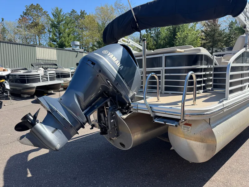 Slide: The Image of 2013 Bennington 2550RCB ESP TRI with Yamaha outboard motor. - 6