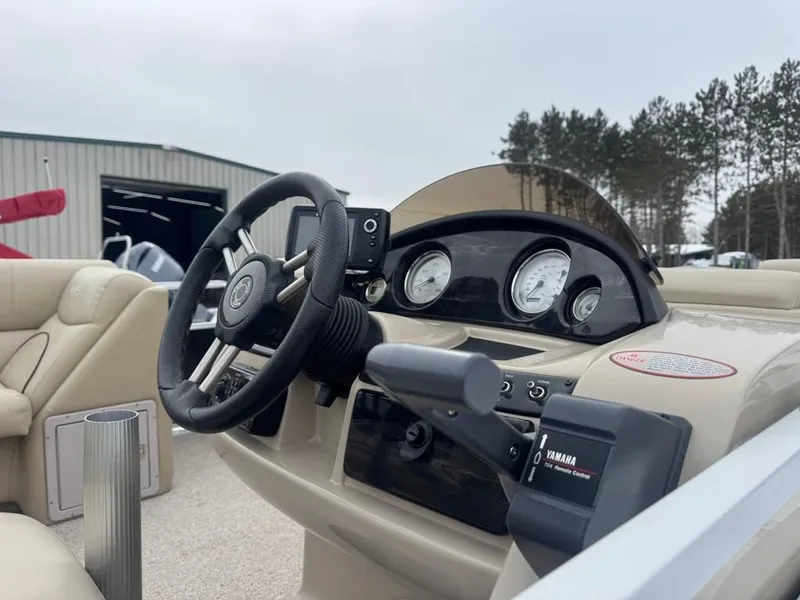 Slide: The Image of Harris 20' Sunliner 2011 - 15