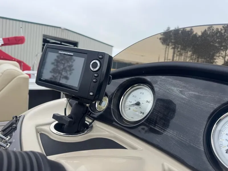 Slide: The Image of Harris 20' Sunliner 2011 - 16