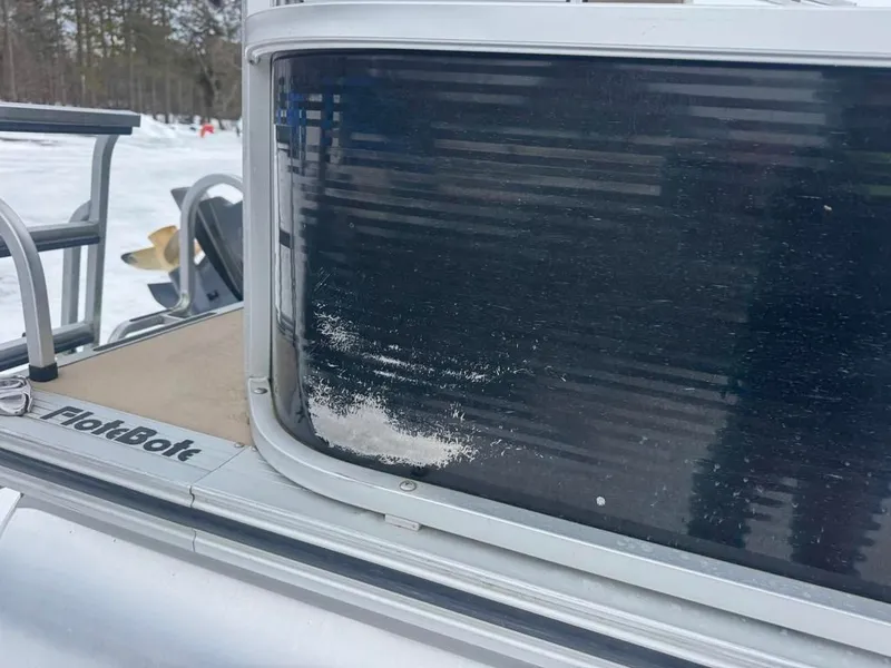 Slide: The Image of Harris 20' Sunliner 2011 - 17