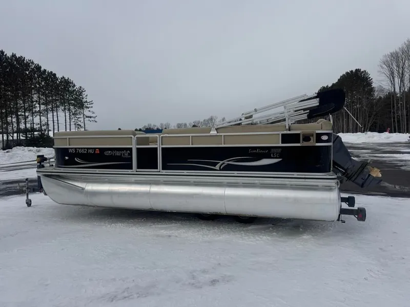 Slide: The Image of Harris 20' Sunliner 2011 - 3