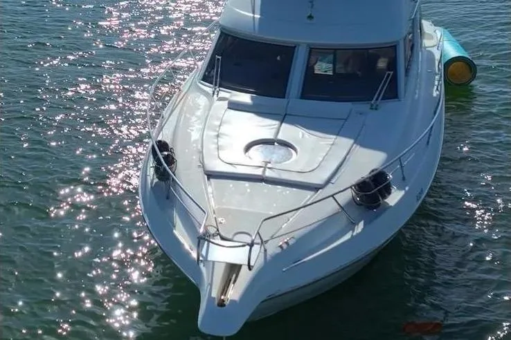 Slide: The Image of 2007 Cranchi Atlantique 40 yacht on sparkling water, front view. - 6