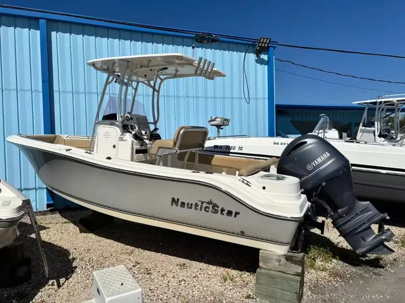 The Image of NauticStar 2102 Legacy 2018 - 1