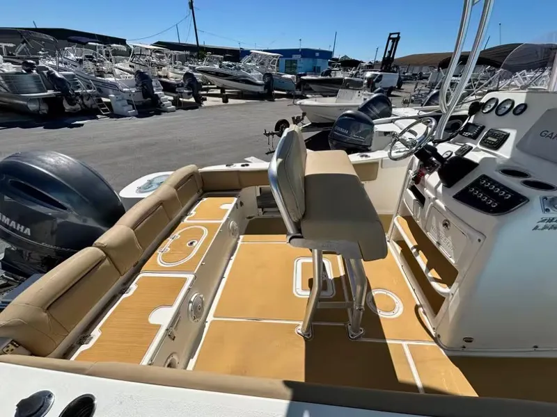 Slide: The Image of NauticStar 2102 Legacy 2018 - 6