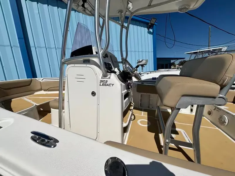 Slide: The Image of NauticStar 2102 Legacy 2018 - 8