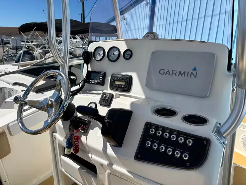 Slide: The Image of NauticStar 2102 Legacy 2018 - 9