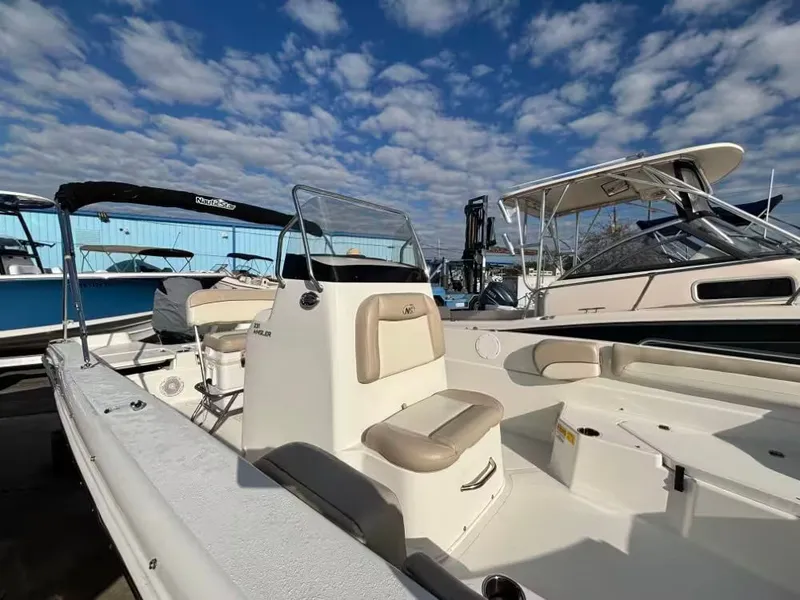 Slide: The Image of NauticStar 231 Angler 2016 - 10