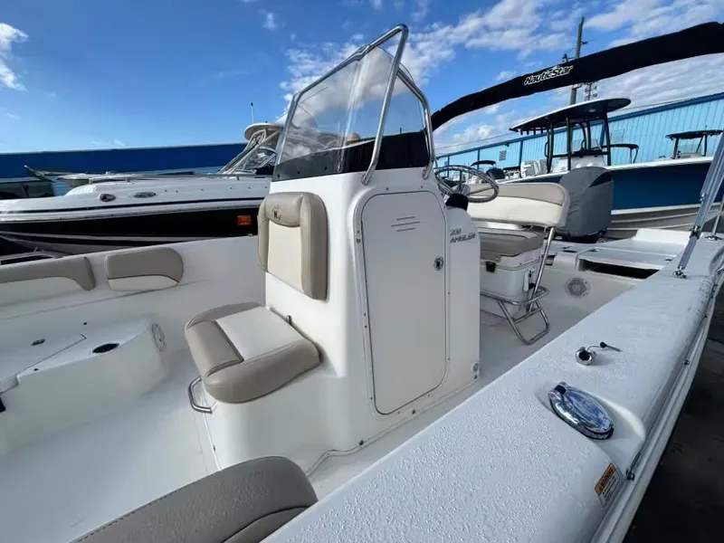 Slide: The Image of NauticStar 231 Angler 2016 - 9
