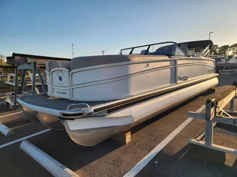 The Image of Premier 270 S Series 2022 - 1