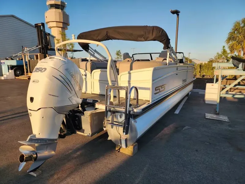 Slide: The Image of Premier 270 S Series 2022 - 3