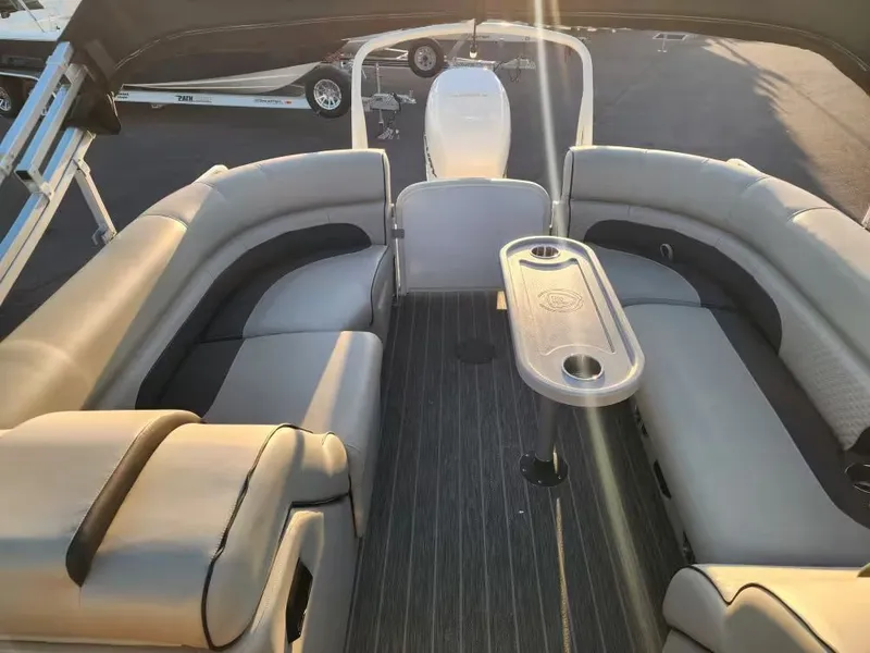 Slide: The Image of Premier 270 S Series 2022 - 6