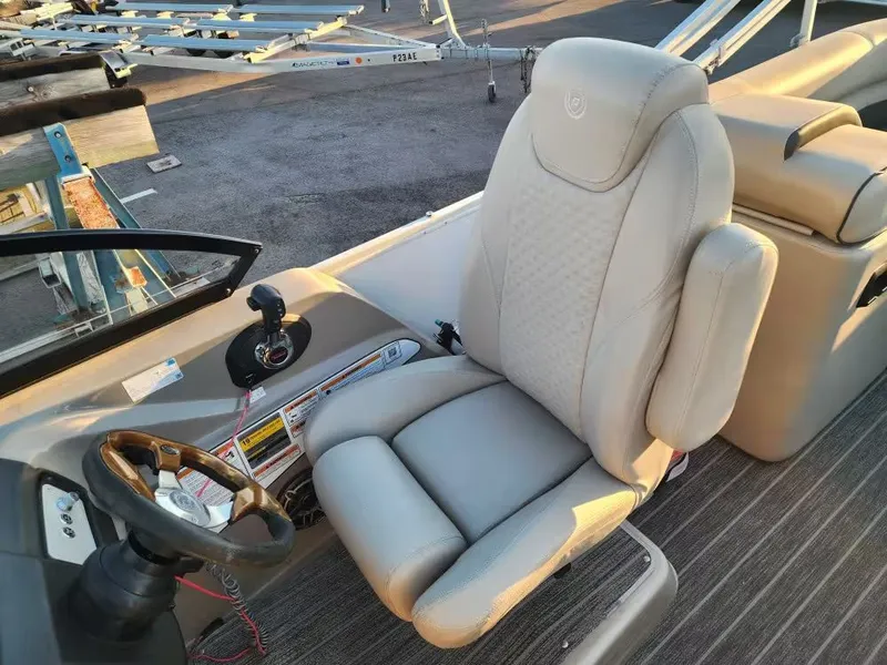 Slide: The Image of Premier 270 S Series 2022 - 8