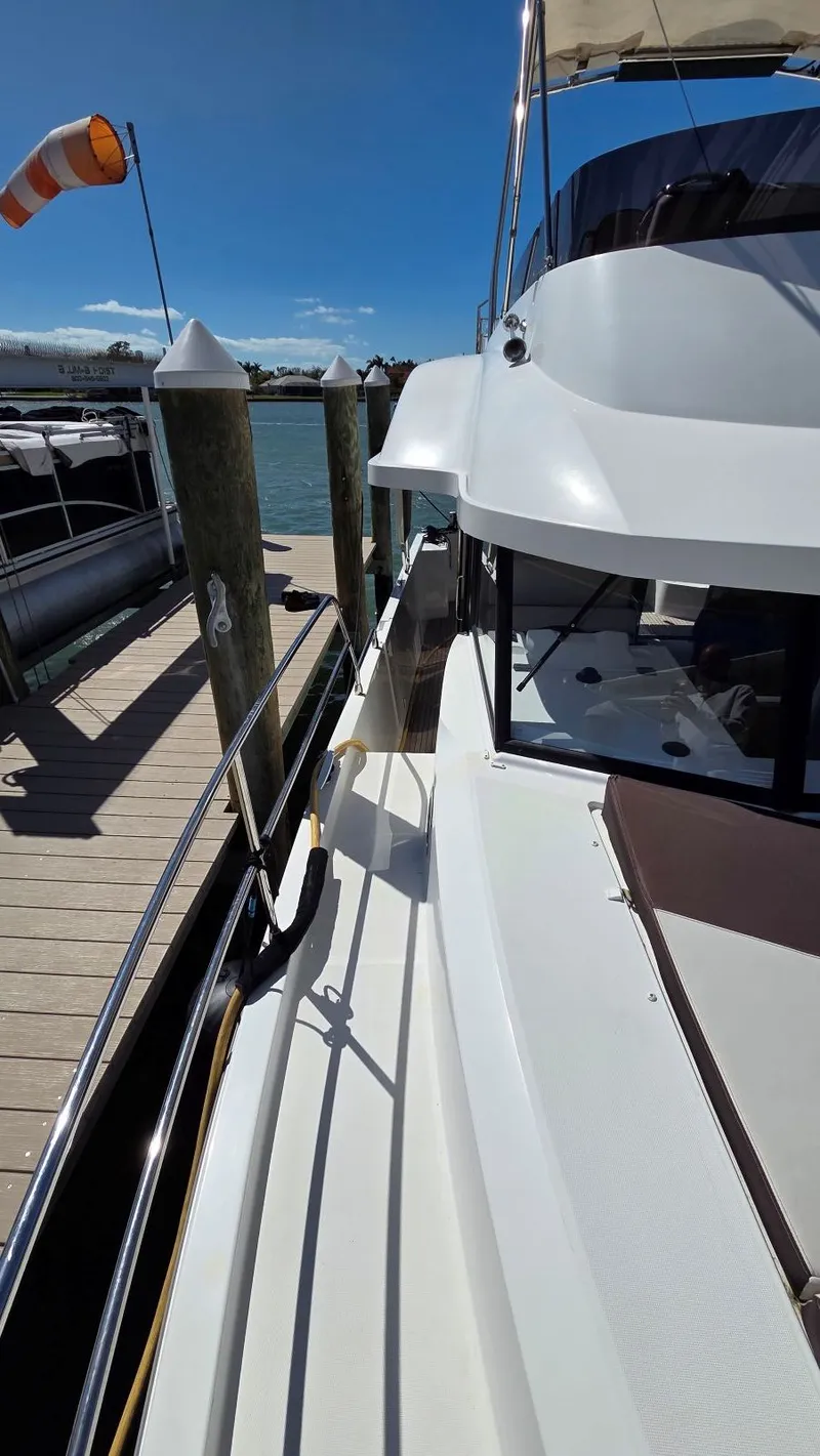 Slide: The Image of Beneteau Swift Trawler 35 2019 - 13