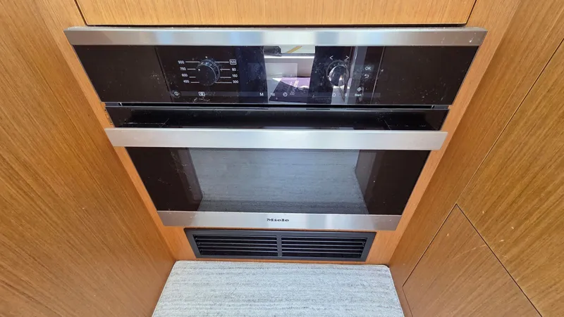 Slide: The Image of Beneteau Swift Trawler 35 2019 - 33