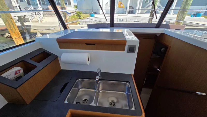 Slide: The Image of Beneteau Swift Trawler 35 2019 - 37