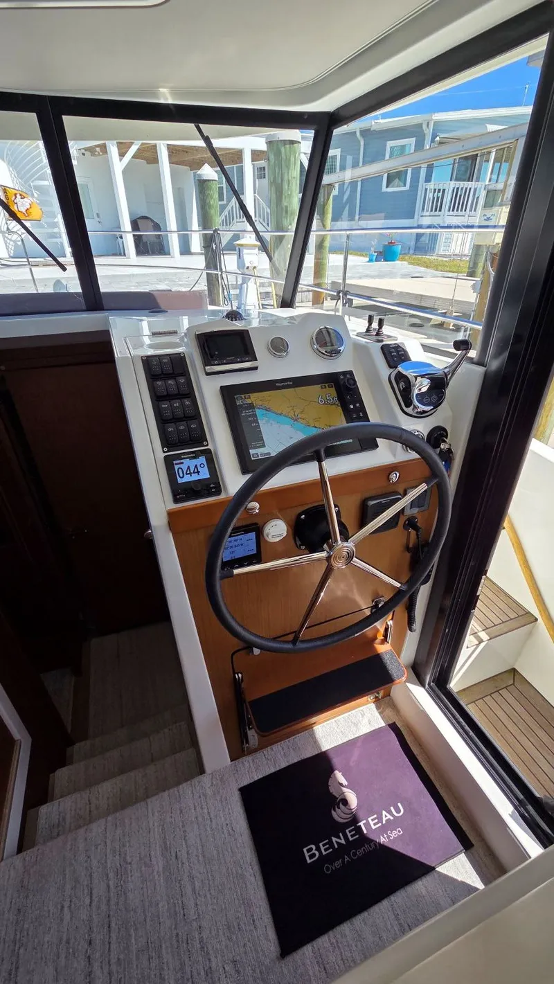 Slide: The Image of Beneteau Swift Trawler 35 2019 - 38