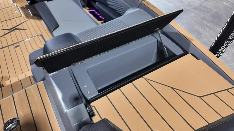 Slide: The Image of MasterCraft X24 2026 - 102