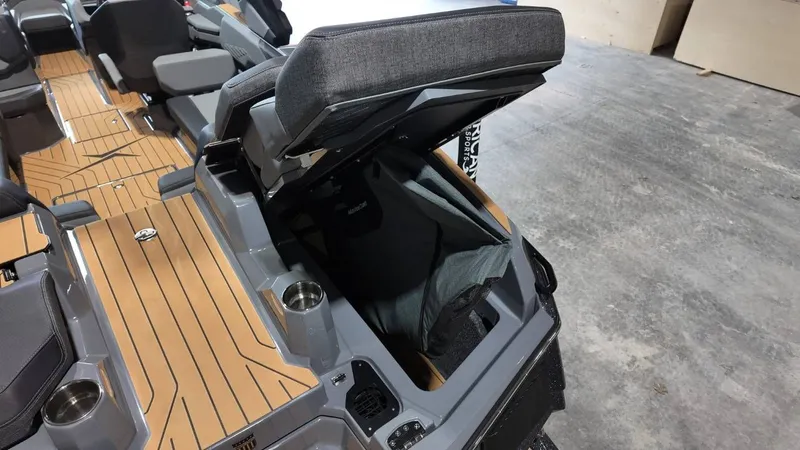 Slide: The Image of MasterCraft X24 2026 - 104