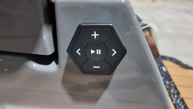 Slide: The Image of MasterCraft X24 2026 - 105