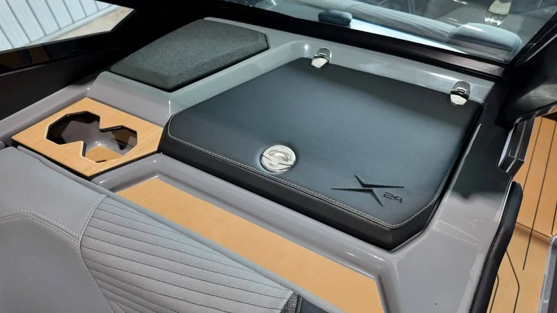 Slide: The Image of MasterCraft X24 2026 - 72