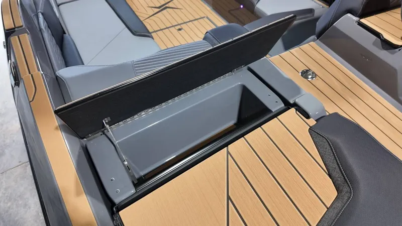 Slide: The Image of MasterCraft X24 2026 - 98