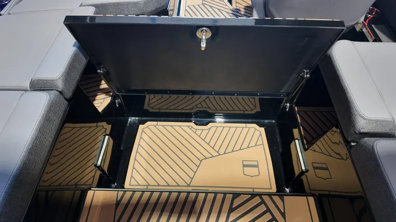 Slide: The Image of MasterCraft XSTAR23 2026 - 100