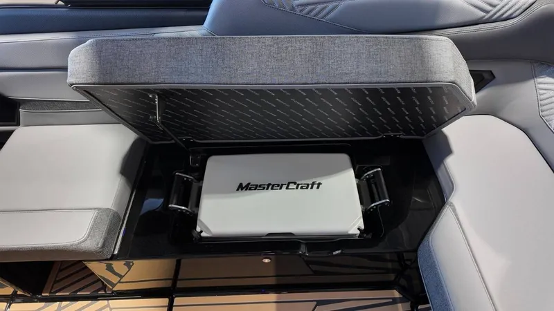 Slide: The Image of MasterCraft XSTAR23 2026 - 105