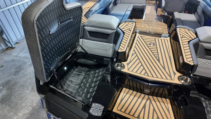 Slide: The Image of MasterCraft XSTAR23 2026 - 136