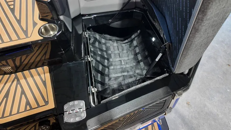 Slide: The Image of MasterCraft XSTAR23 2026 - 142