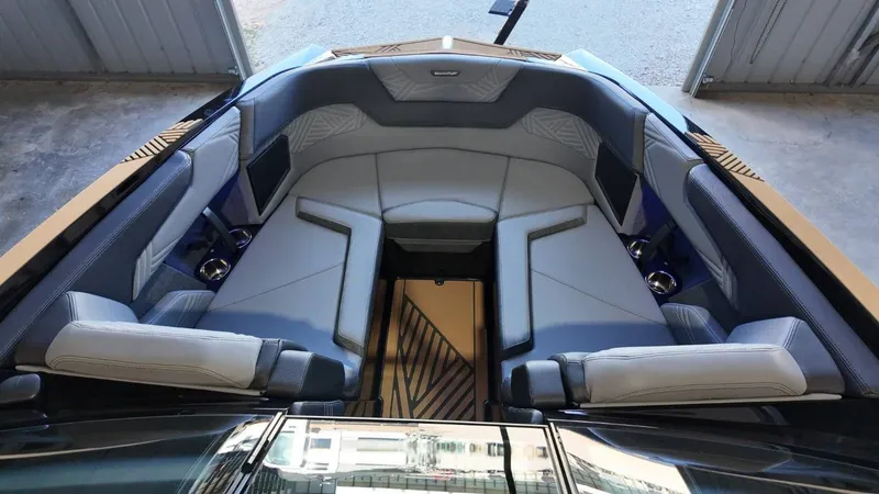 Slide: The Image of MasterCraft XSTAR23 2026 - 30