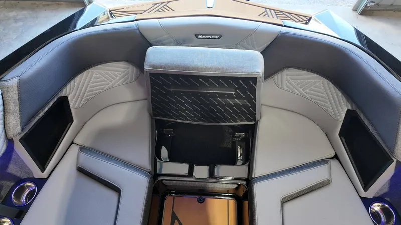 Slide: The Image of MasterCraft XSTAR23 2026 - 43