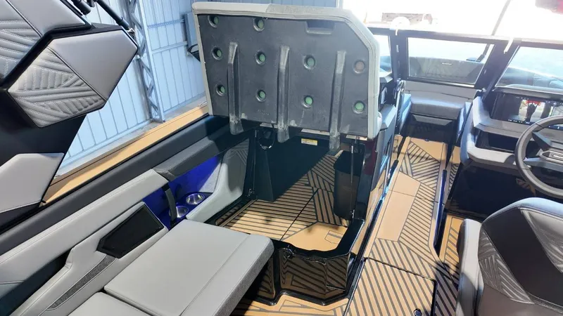 Slide: The Image of MasterCraft XSTAR23 2026 - 85