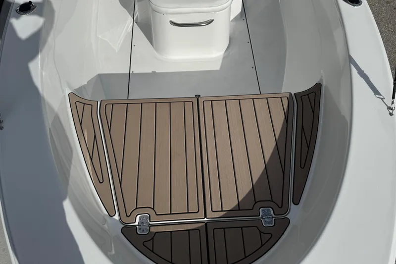 Slide: The Image of 2016 Sportsman Island Reef 17 Center Console boat with Yamaha 70 engine, docked on grass. - 27