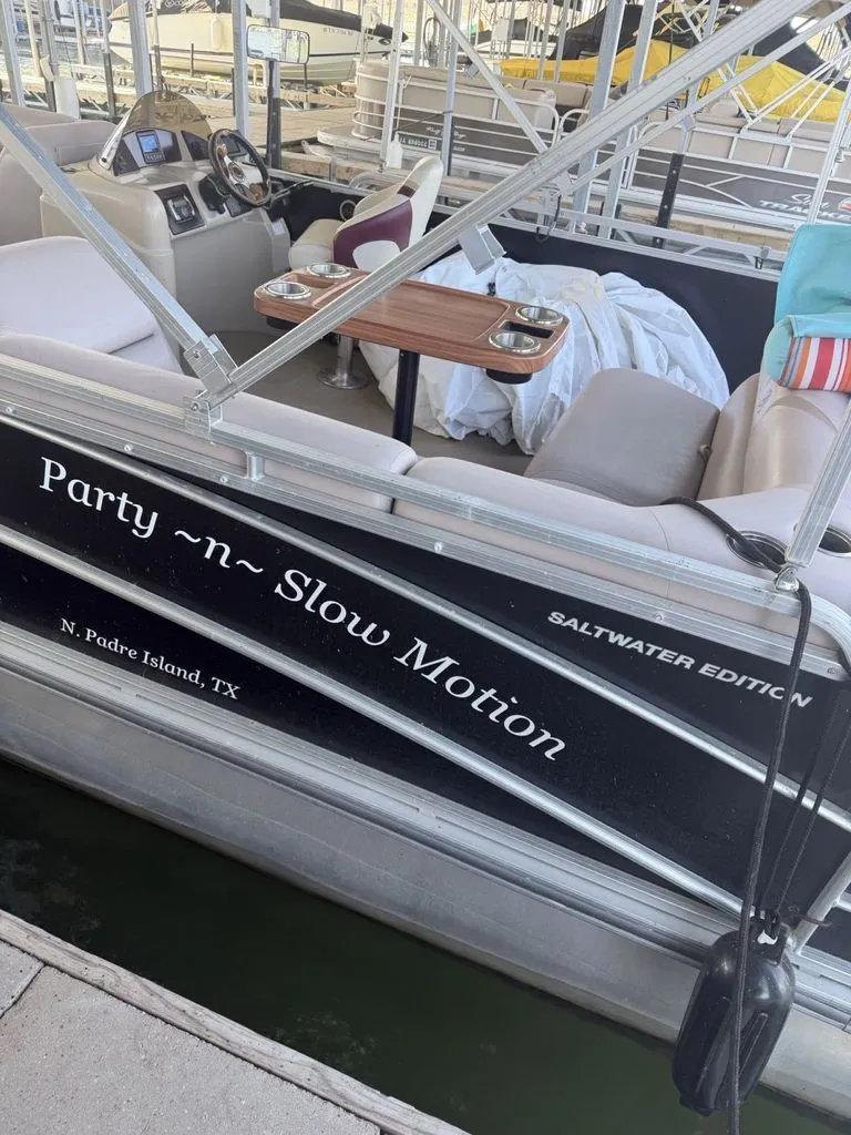 Slide: The Image of Berkshire 24 RFX Arch Tritoon 2015 - 10