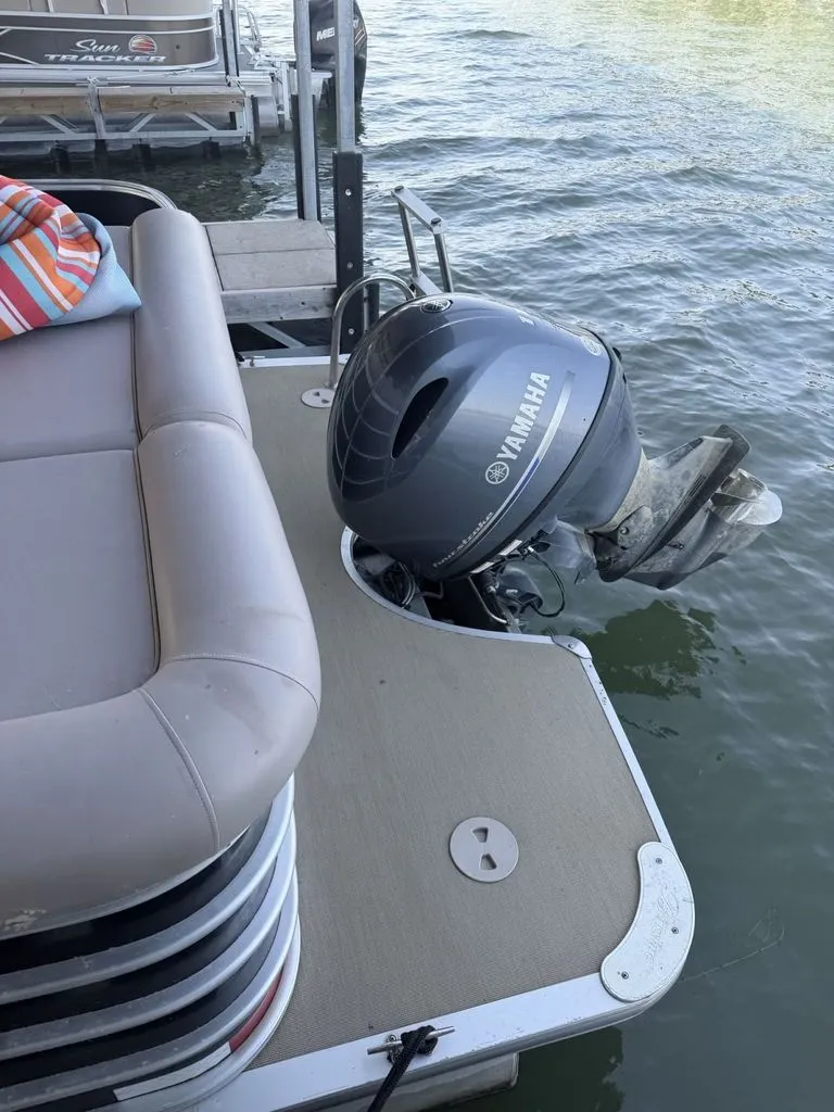 Slide: The Image of Berkshire 24 RFX Arch Tritoon 2015 - 11