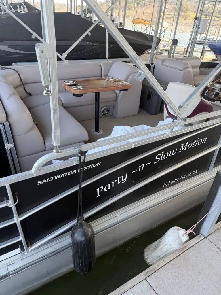 Slide: The Image of Berkshire 24 RFX Arch Tritoon 2015 - 3