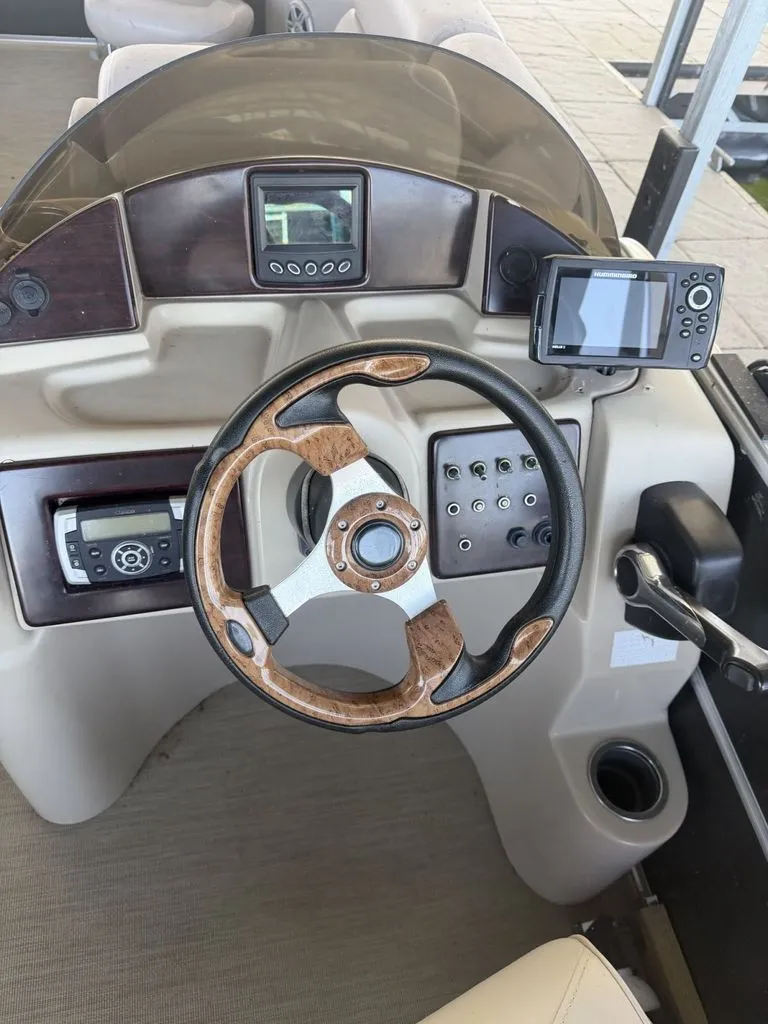 Slide: The Image of Berkshire 24 RFX Arch Tritoon 2015 - 4