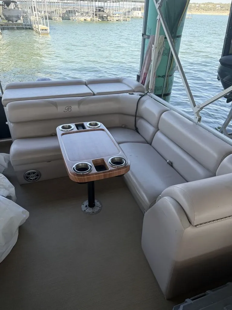 Slide: The Image of Berkshire 24 RFX Arch Tritoon 2015 - 7